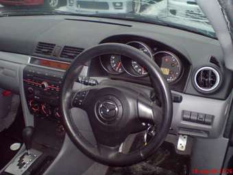 2004 Mazda Axela Pics