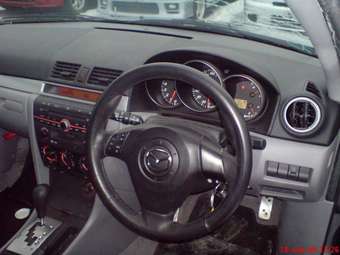 2004 Mazda Axela Pics