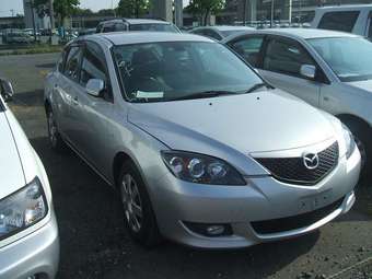 2004 Mazda Axela Pictures
