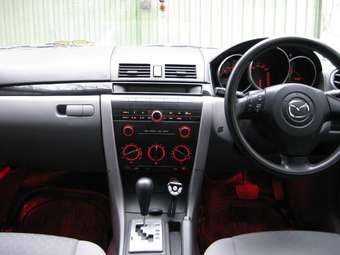 2004 Mazda Axela Pictures