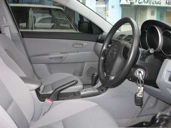 2004 Mazda Axela Pictures