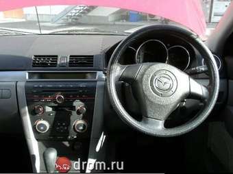 2004 Mazda Axela Pictures