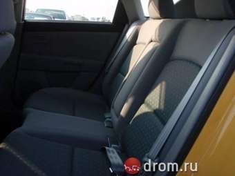 2004 Mazda Axela Pictures