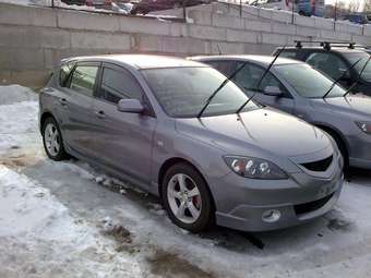 2004 Mazda Axela Images