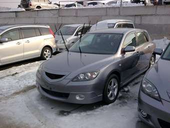 2004 Mazda Axela Pictures
