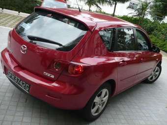 2004 Mazda Axela Pictures