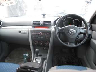 2004 Mazda Axela Photos