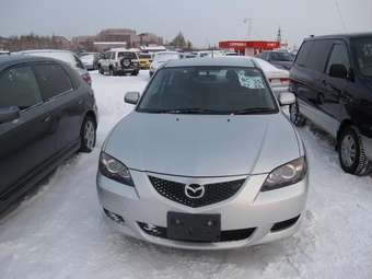 2004 Mazda Axela Photos