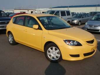 2004 Mazda Axela Photos