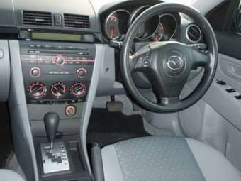 2004 Mazda Axela Photos