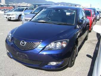 2004 Mazda Axela Photos