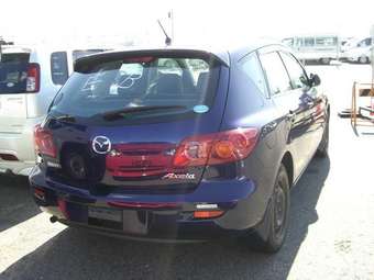 2004 Mazda Axela Photos