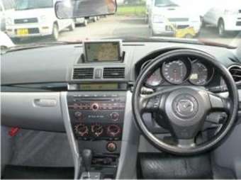 2004 Mazda Axela Photos