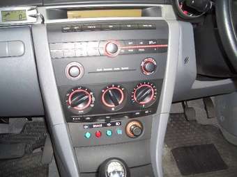 2004 Mazda Axela Pictures