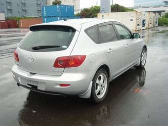 2004 Mazda Axela Pictures