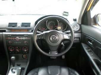 2004 Mazda Axela Photos