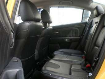 2004 Mazda Axela Pictures
