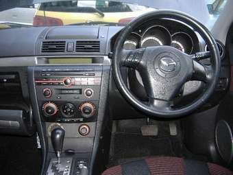 2004 Mazda Axela Photos