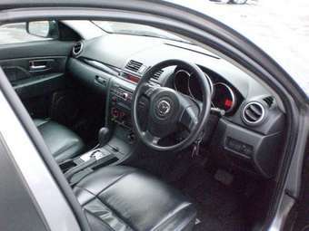 2004 Mazda Axela Pictures
