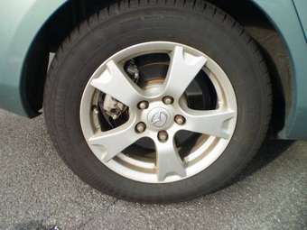 2004 Mazda Axela Pictures