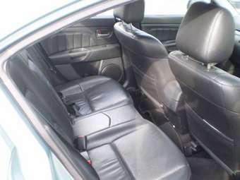2004 Mazda Axela Photos