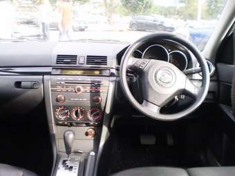 2004 Mazda Axela Photos