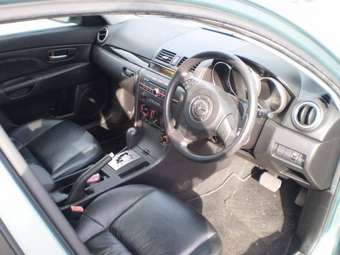 2004 Mazda Axela Pictures