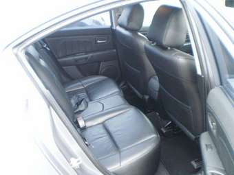 2004 Mazda Axela Images