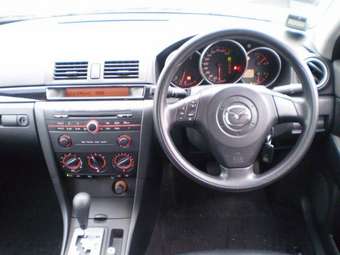 2004 Mazda Axela Pictures