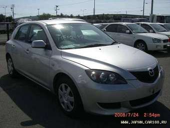 2004 Mazda Axela Photos