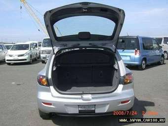 2004 Mazda Axela Pictures