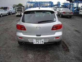 2004 Mazda Axela Pictures