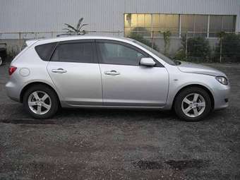 2004 Mazda Axela Pictures