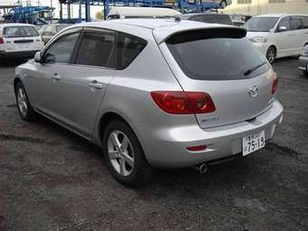 2004 Mazda Axela Images