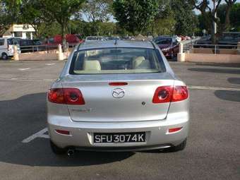 2004 Mazda Axela Photos