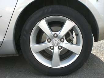 2004 Mazda Axela Photos