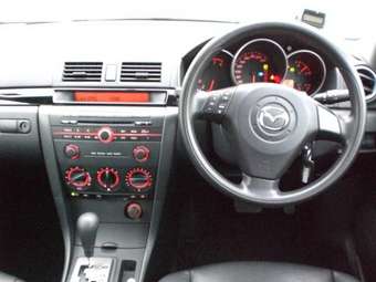 2004 Mazda Axela Pictures