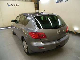 2004 Mazda Axela Pictures
