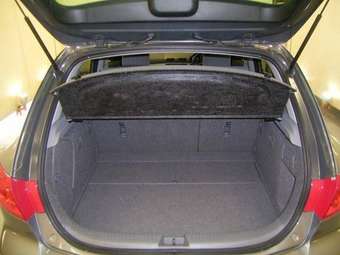 2004 Mazda Axela Pictures