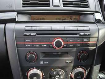 2004 Mazda Axela Photos