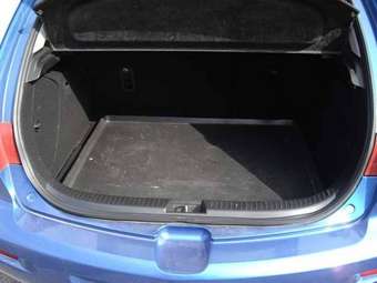 2004 Mazda Axela Images