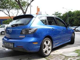 2004 Mazda Axela Pictures