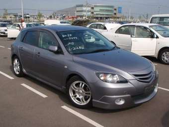 2004 Mazda Axela Pics