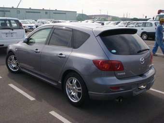 2004 Mazda Axela Pictures