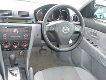 2004 Mazda Axela Pictures