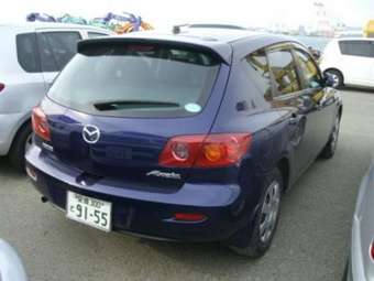 2004 Mazda Axela Photos