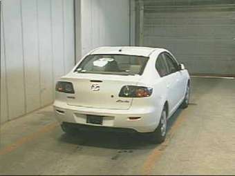 2004 Mazda Axela Pictures