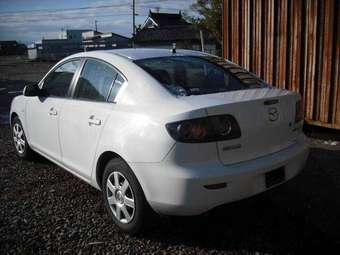 2004 Mazda Axela Photos