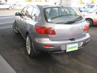 2004 Mazda Axela Pictures
