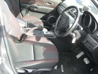 2004 Mazda Axela Pictures